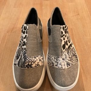 Women’s shoes slip on